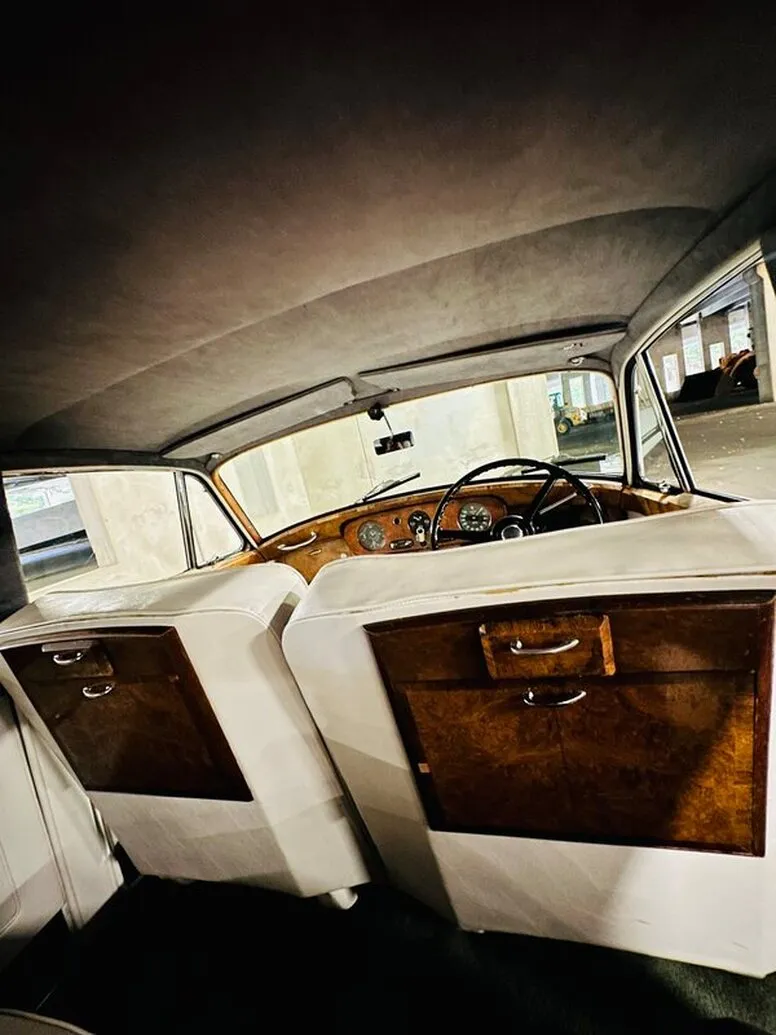 1959 Rolls-Royce Silver Cloud interior, photo 10 for wedding car rental