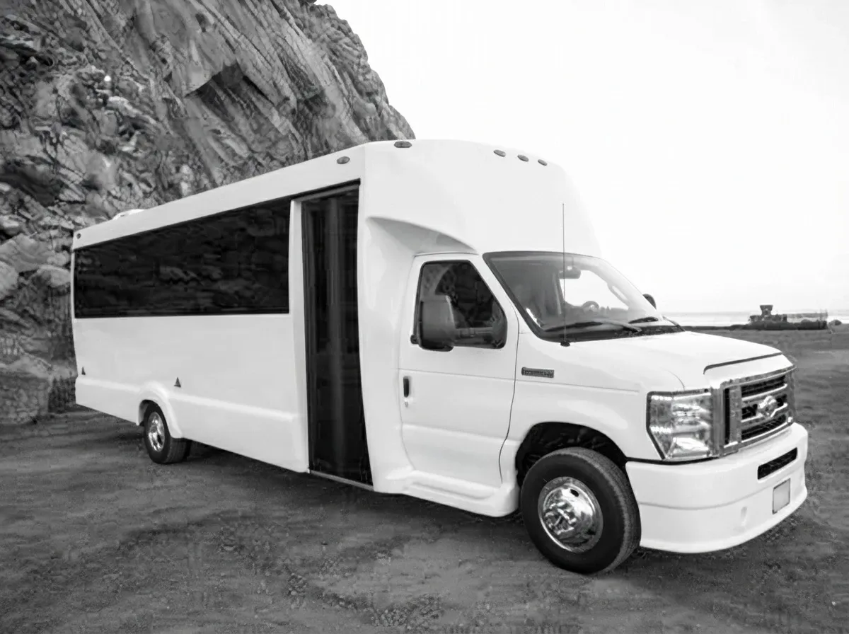 2019 Luxury 20 Passenger Limousine Bus 2019 Luxury 20 Passenger Limousine Bus, white – for rent