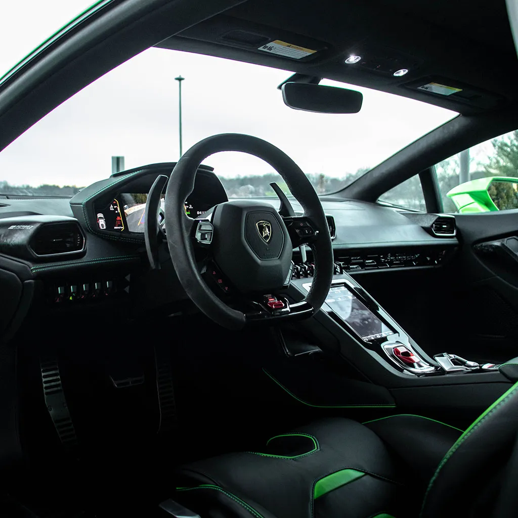 Green 2022 Lamborghini Huracan EVO Verde Mantis, photo 5 for sports car rental
