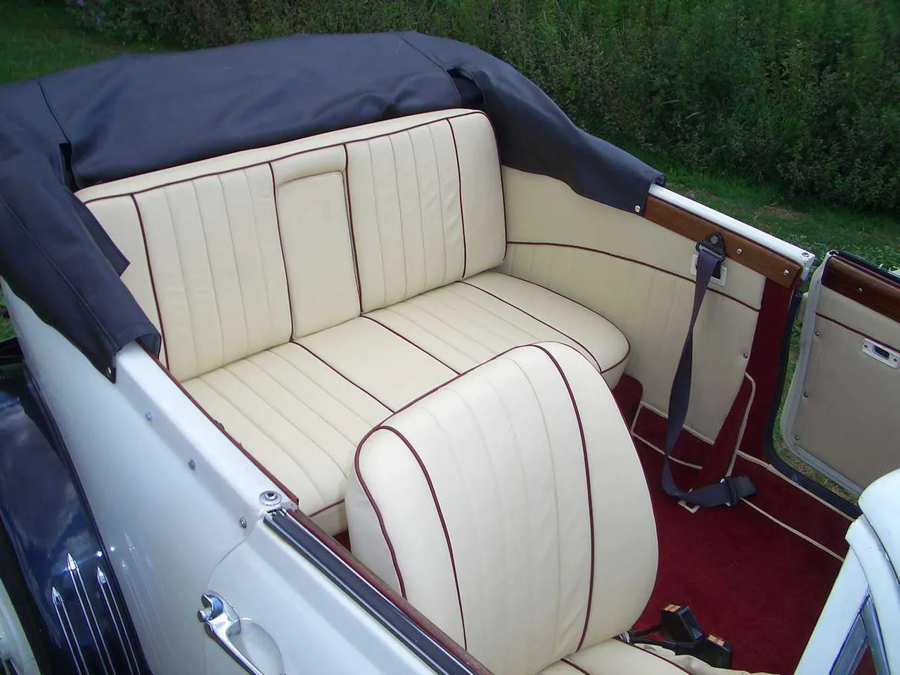 Beuford 1920 interior for wedding car rental Beuford 1920 interior for wedding car rental