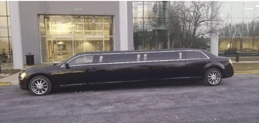 Black Chrysler Limousine, white (2)