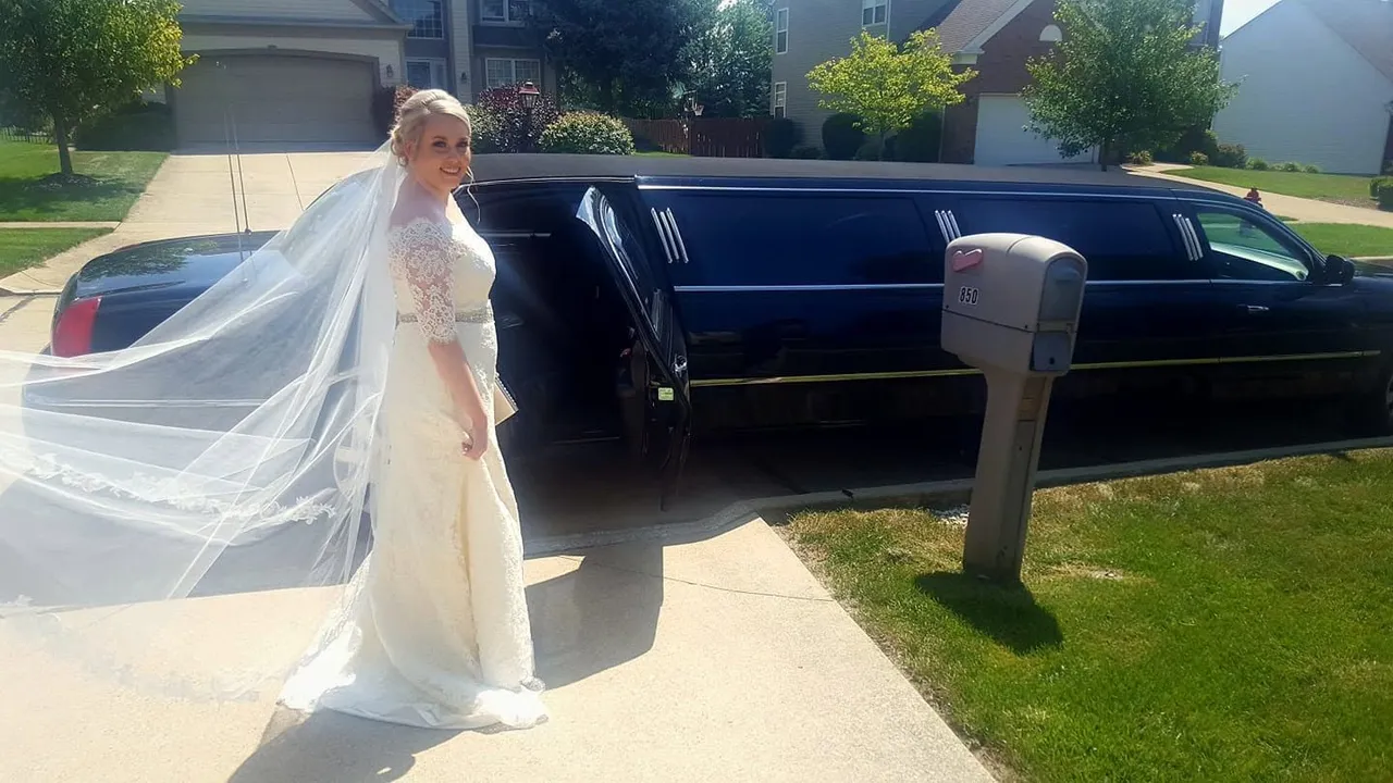 Black Stretch Limousine in Rootstown, OH Black Stretch Limousine for limo rental