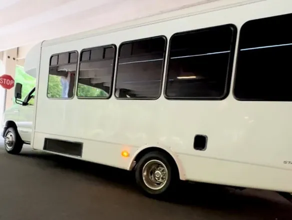 Ford E-450 Series Party Bus Ford E-450 Series Party Bus, white – tinted windows