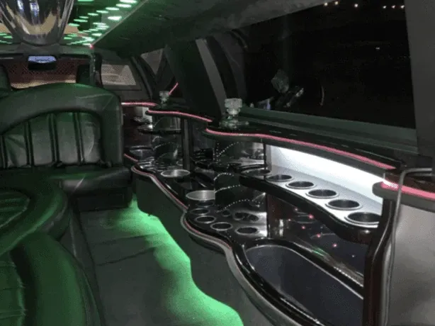 C300 Limousine, black – for rent