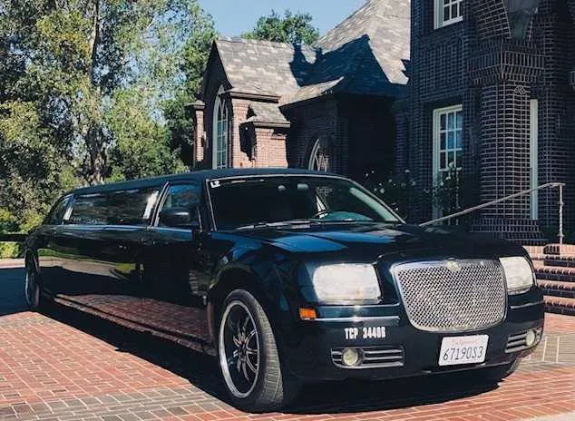 Black Chrysler 300 Stretch Limousine for limo rental