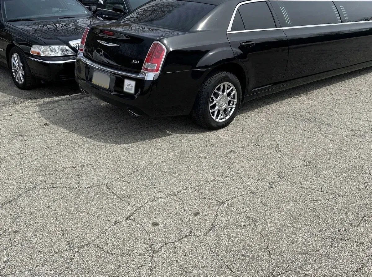 Pink Chrysler Limousine Chrysler Limousine, pink – for rent