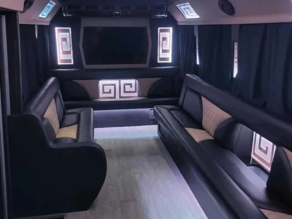 CNG Party Bus, black – for rent