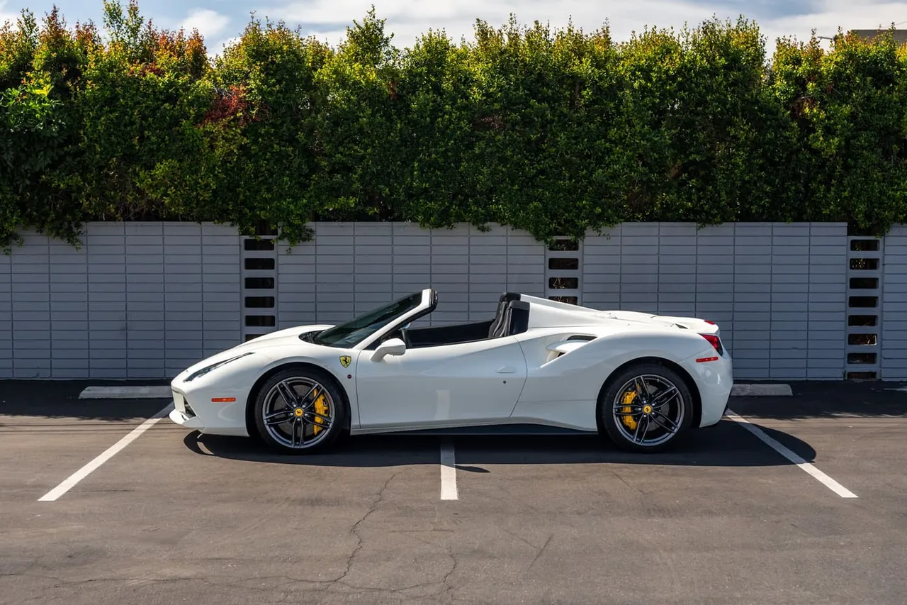 Ferrari 488 Spider, white (7)