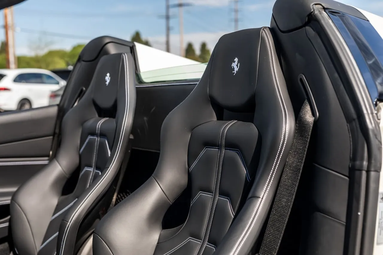 Ferrari 488 Spider, white (9)