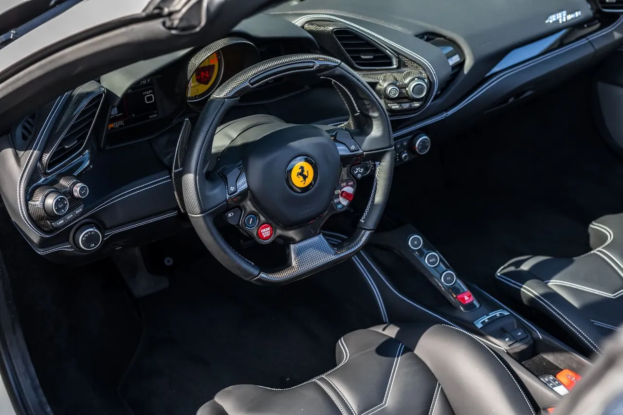 Ferrari 488 Spider, white (4)