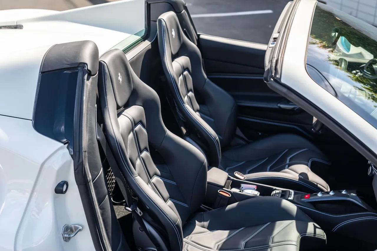 Ferrari 488 Spider, white (6)