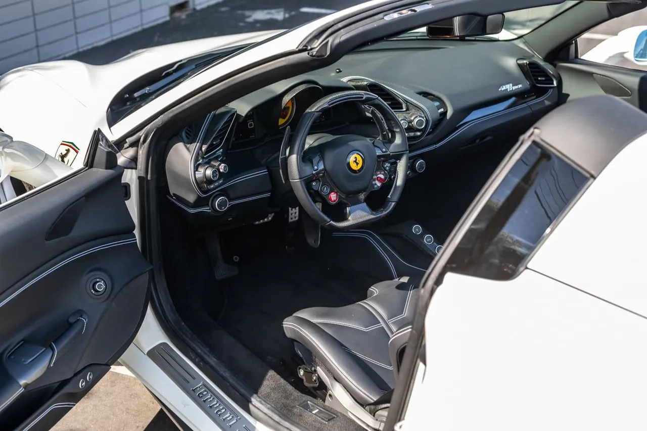 Ferrari 488 Spider, white (5)
