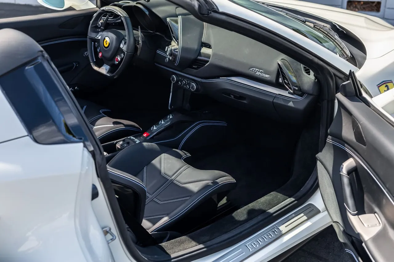 Ferrari 488 Spider, white (8)