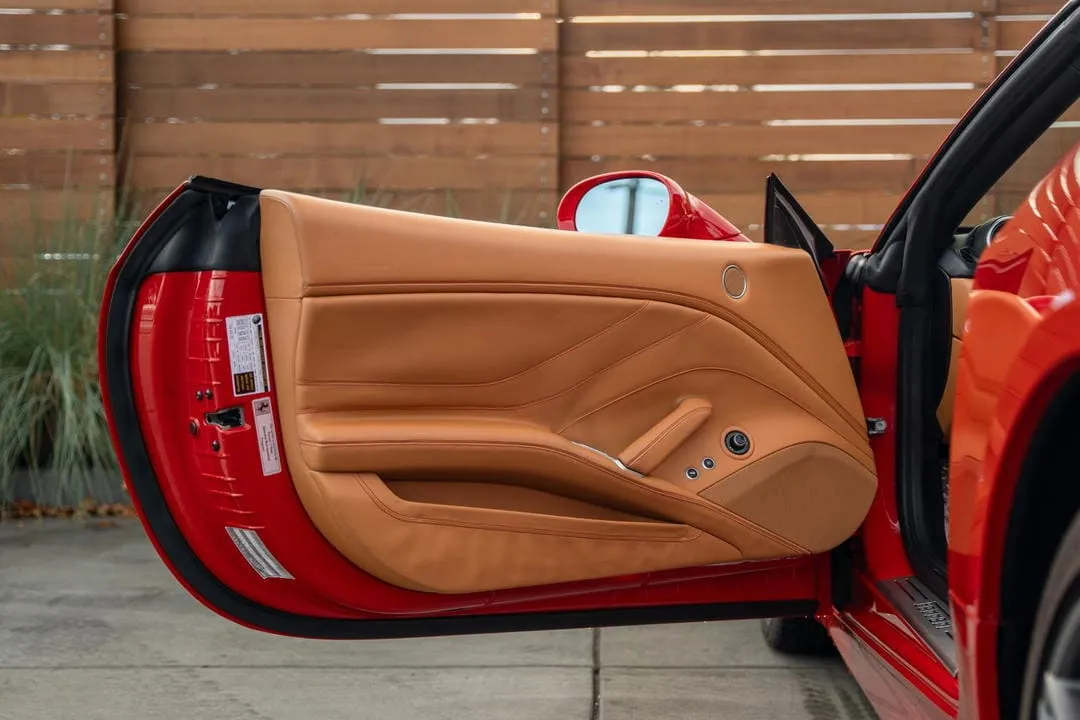 Ferrari California T, red (7)