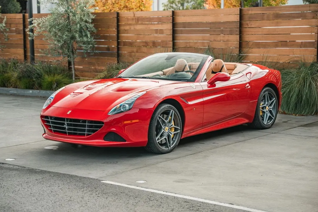 Ferrari California T, red (11)