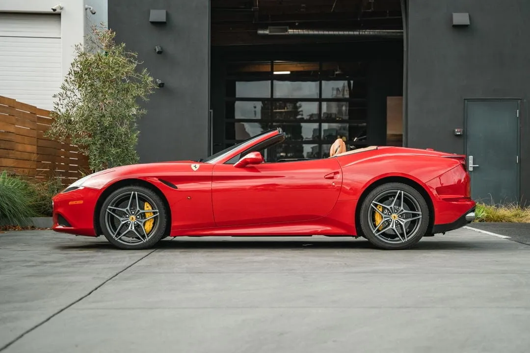 Ferrari California T, red (9)