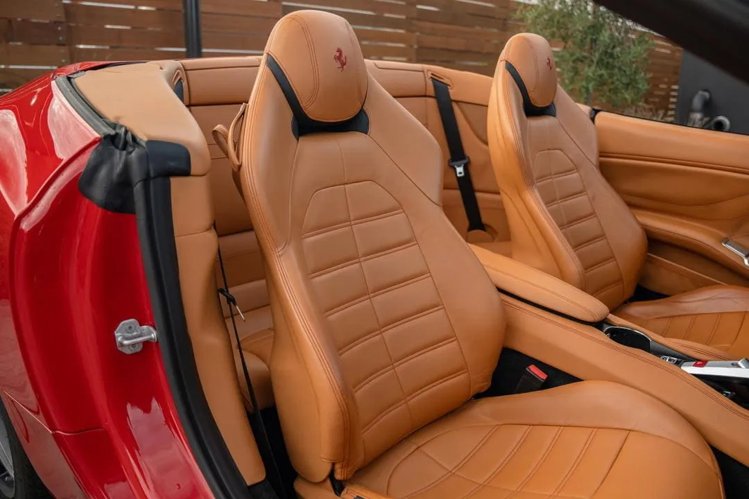 Ferrari California T, red (10)