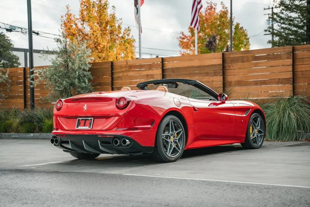 Ferrari California T, red (5)