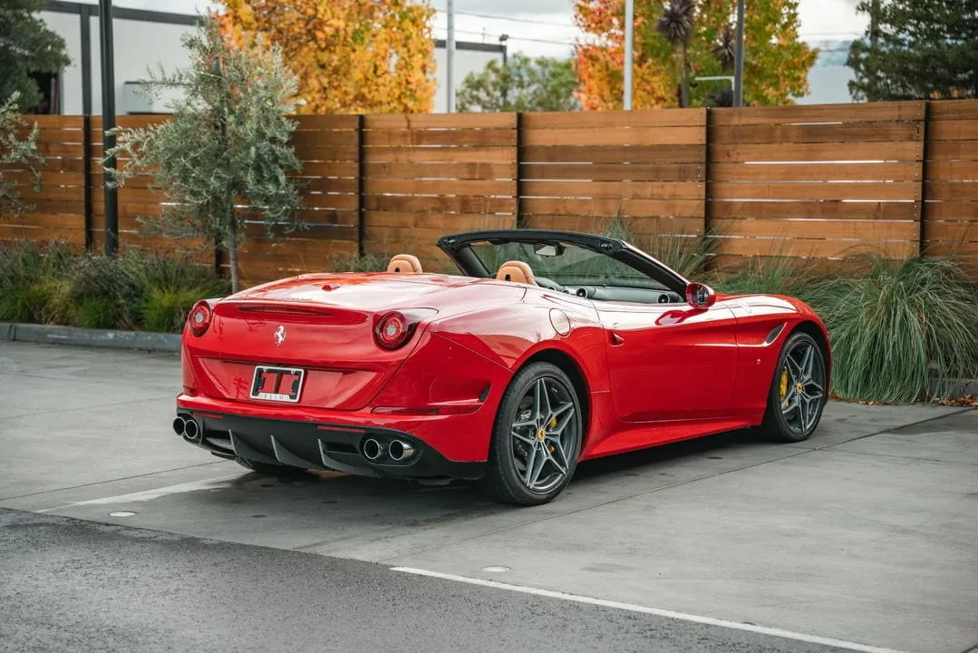 Ferrari California T, red (8)