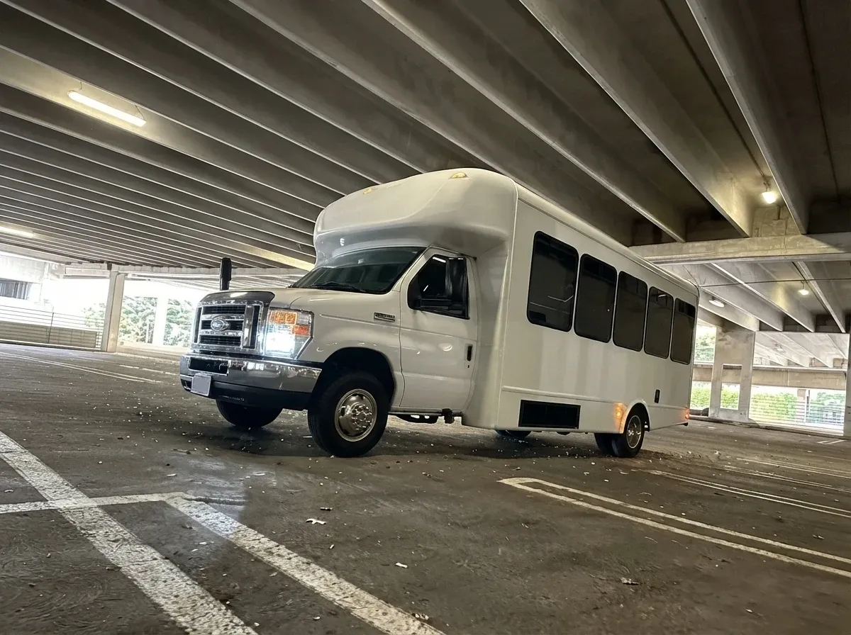 Ford E-450 Series Party Bus, white (5)