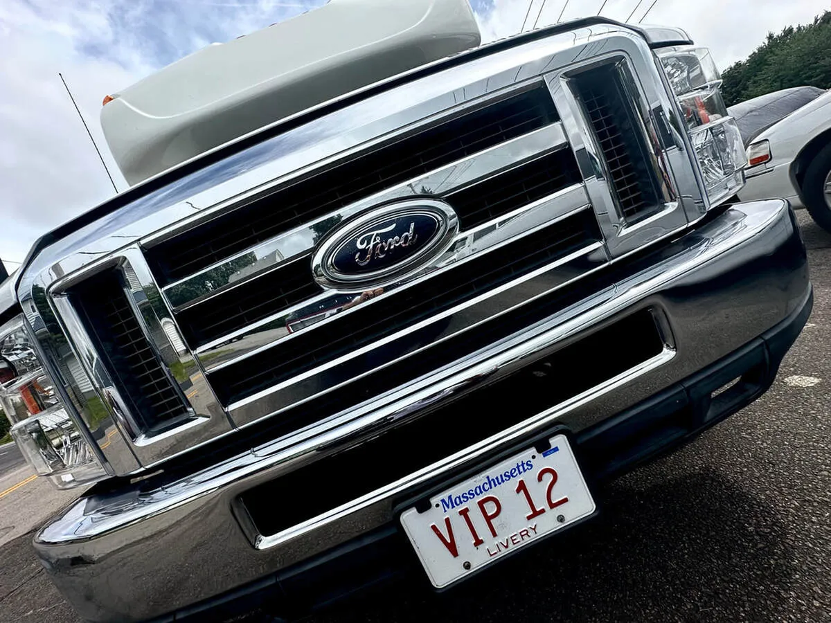 Ford E-450 Series Party Bus detail