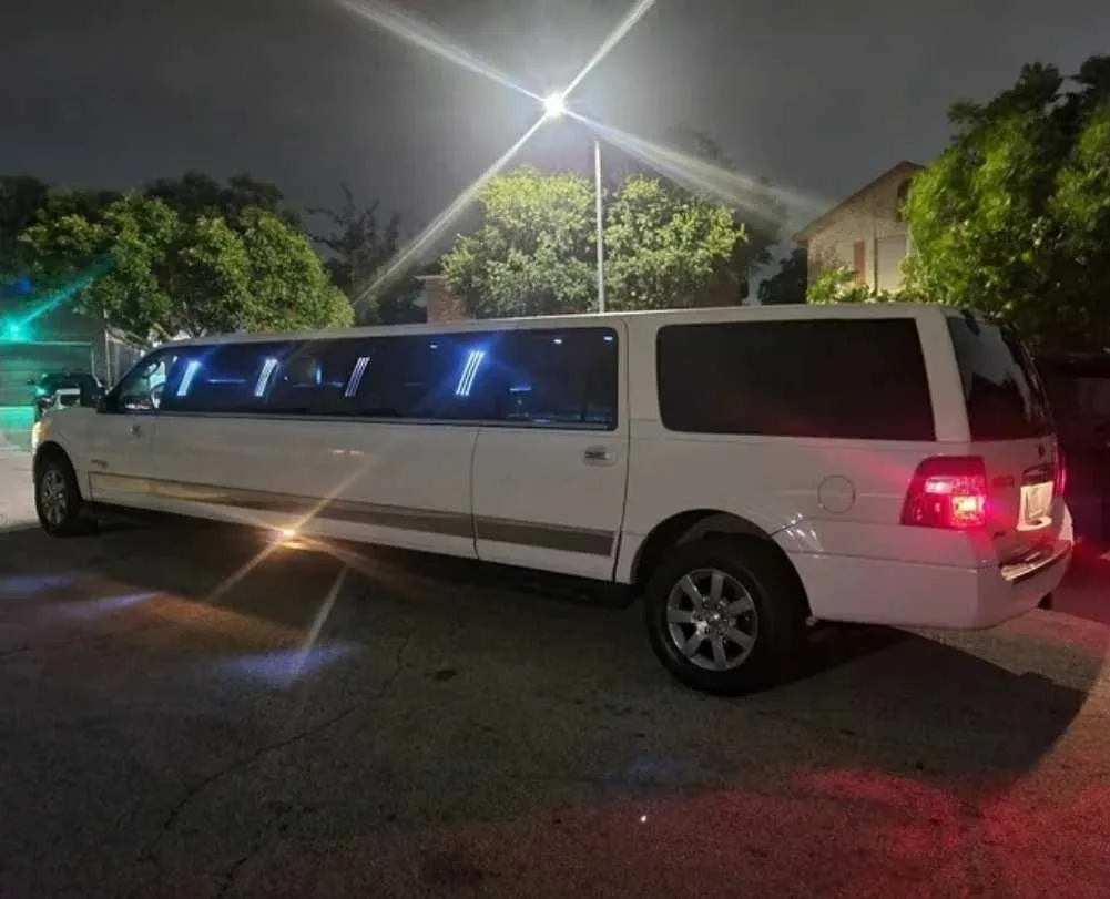 White Ford Expedition Limo with tinted windows for limo rental