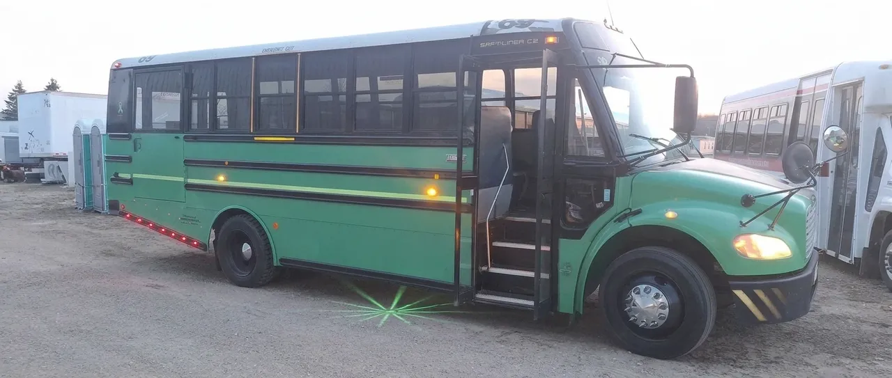 Green Battle Party Bus – for rent