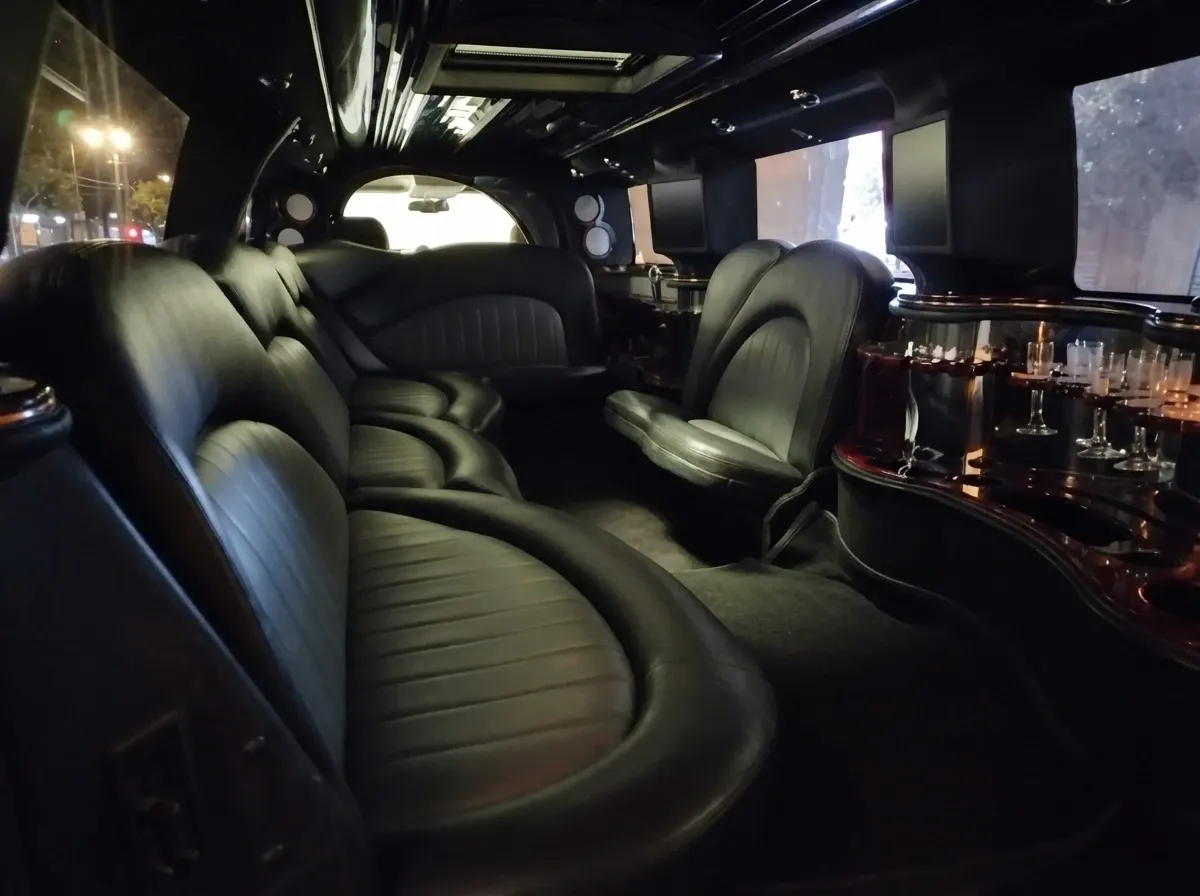 Hummer Limousine, white (4)