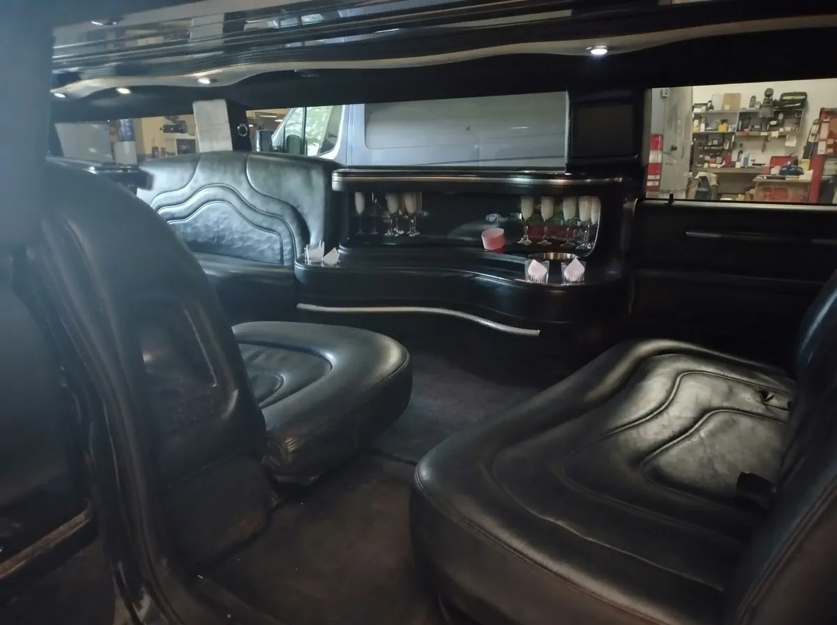 Hummer Limousine, white (2)