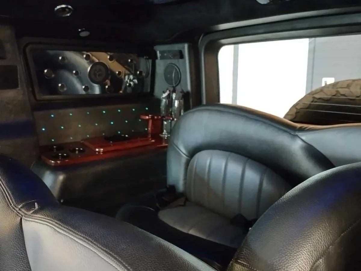 Hummer Limousine, white (6)