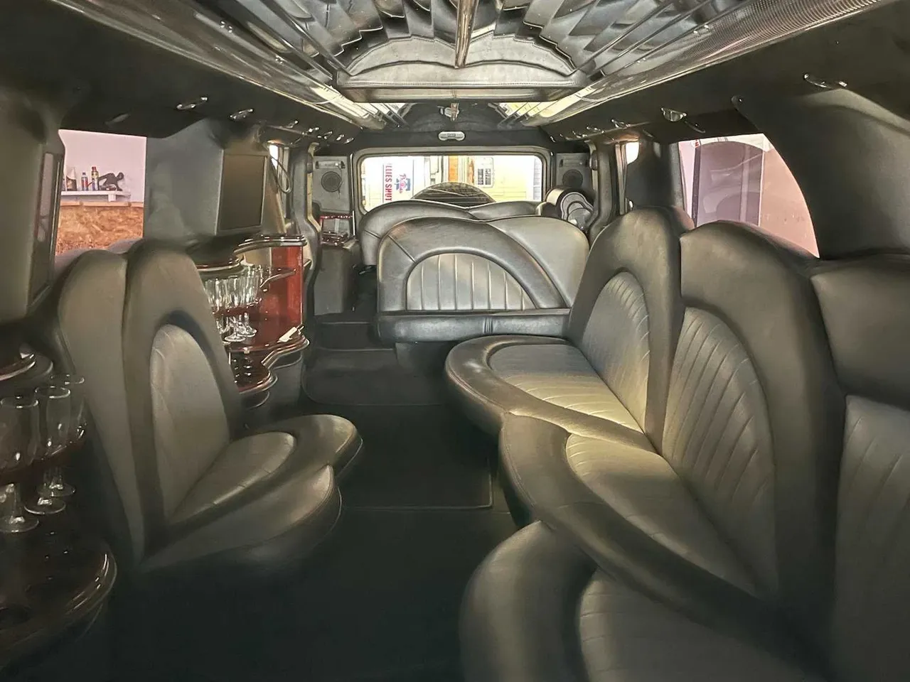 Hummer Limousine, black (5)