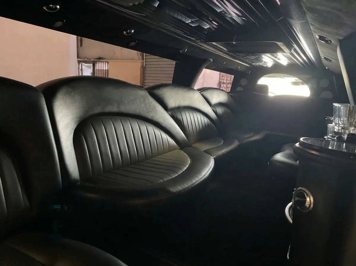 Hummer Limousine, black (8)
