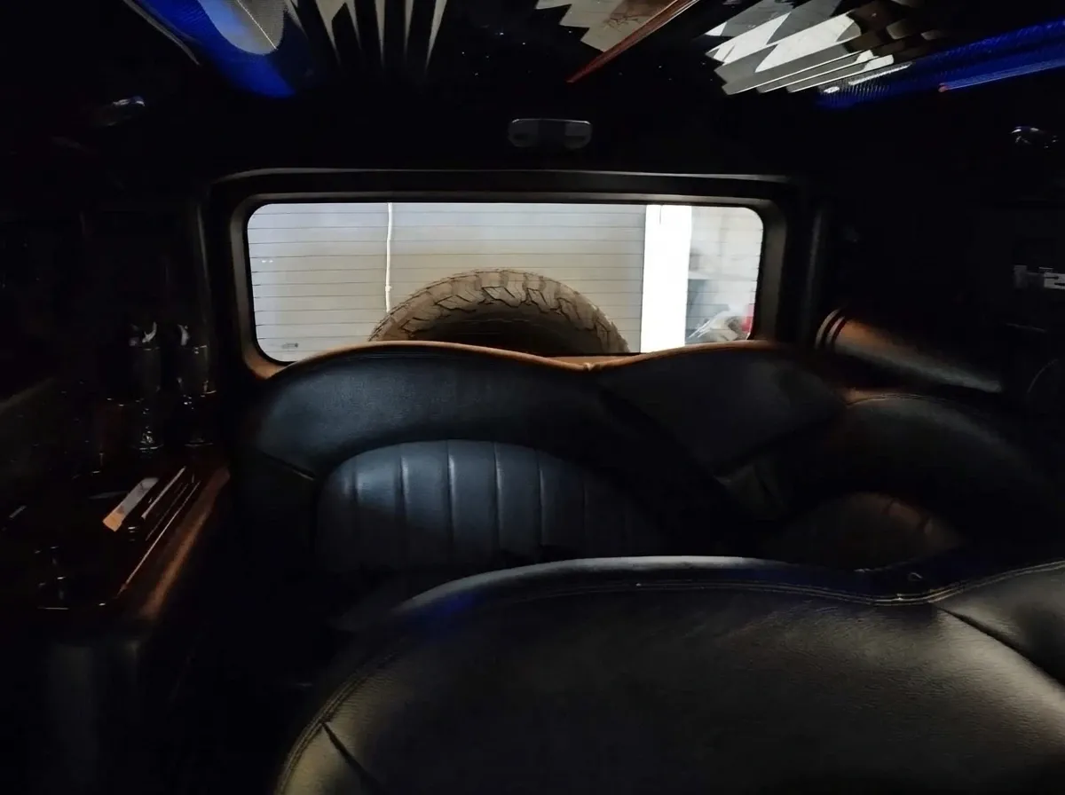 Hummer Limousine, black (9)