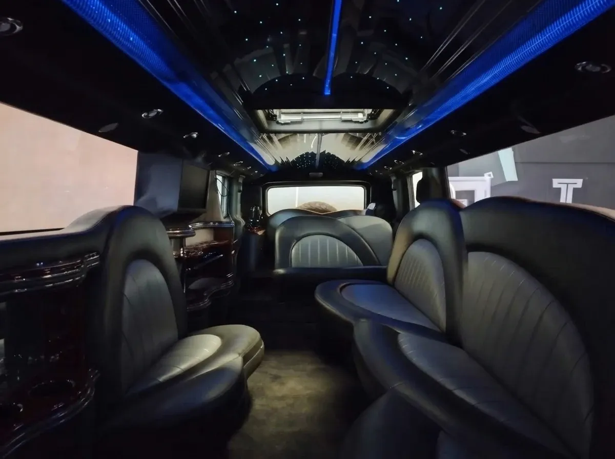 Hummer Limousine, black (12)