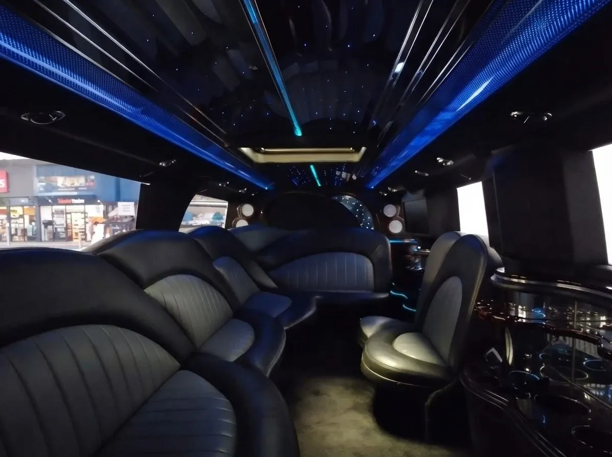Hummer Limousine, black (4)