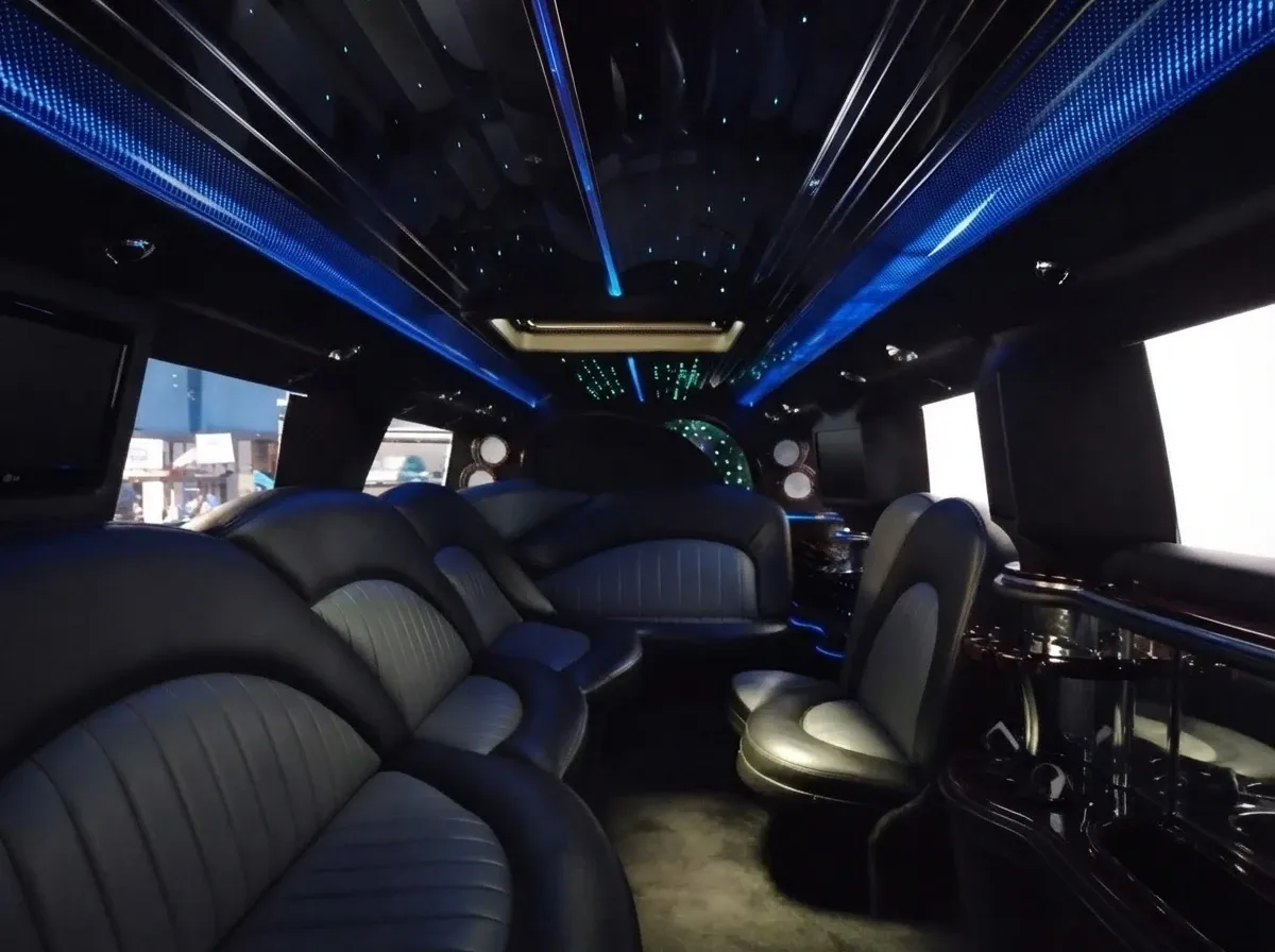 Hummer Limousine, black (10)