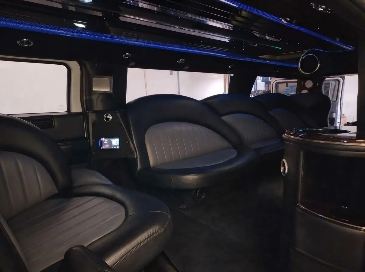 Hummer Limousine, black (6)