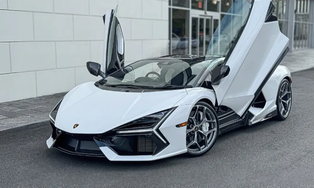 Lamborghini Revuelto, white – for rent