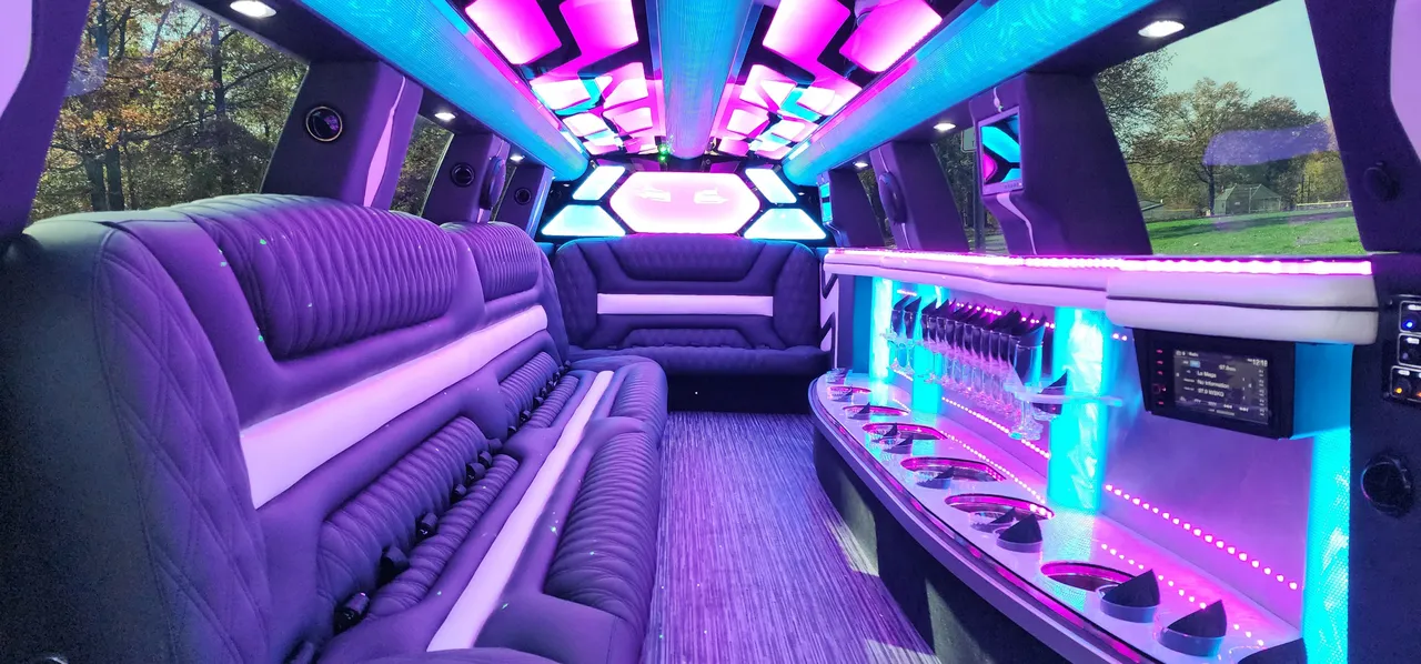 Lincoln Aviator SUV Limo for limo rental
