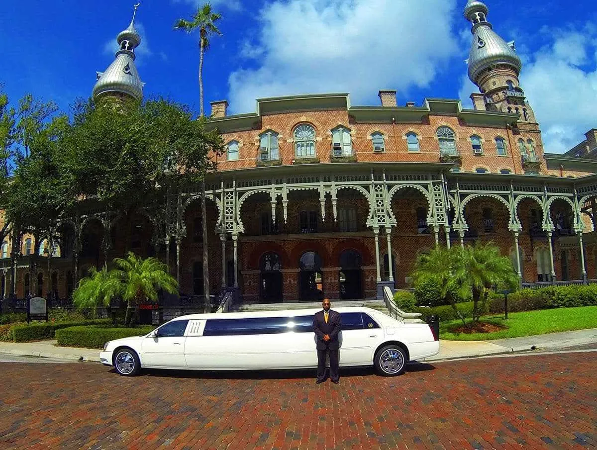 White Lincoln Limo for limo rental