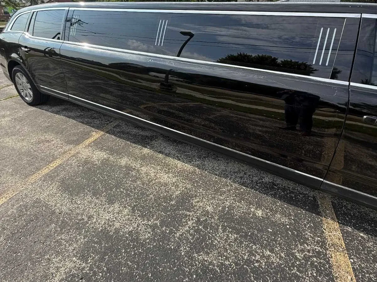 Lincoln MKT Limousine, black – for rent