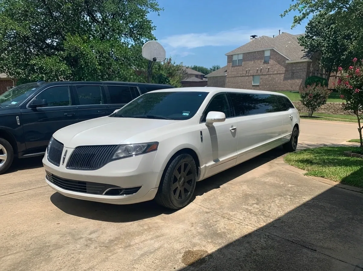 Lincoln MKT Limousine Lincoln MKT Limousine, white – for rent