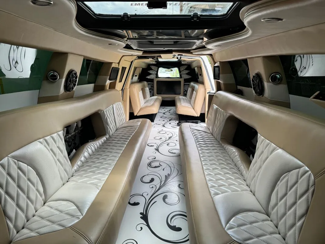 18 Passenger Lincoln Navigator interior with TV screens, photo 8 for limo rental