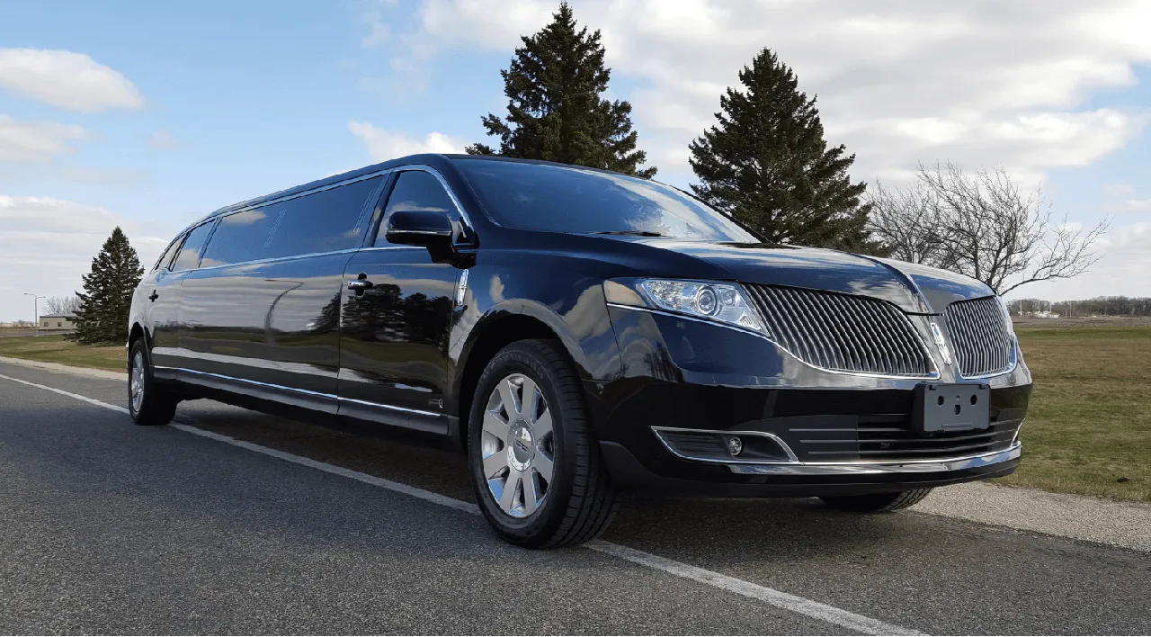 Lincoln Stretch Limo Black Lincoln Stretch Limo with tinted windows for limo rental