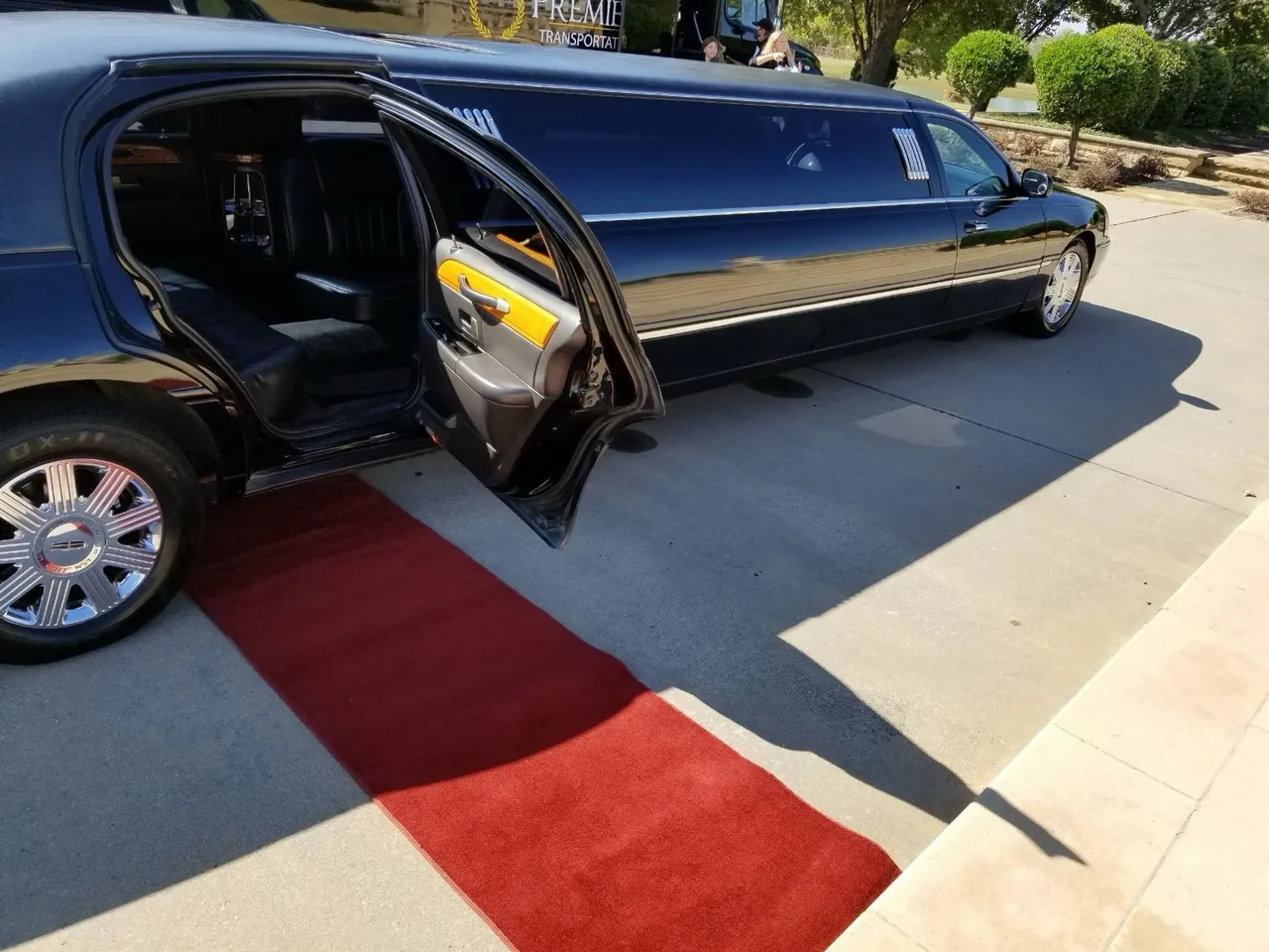 Lincoln Stretch Limo Lincoln Stretch Limo for limo rental
