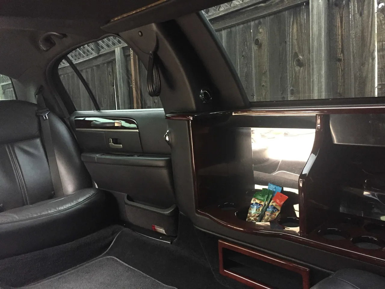 Lincoln Stretch Limousine interior, photo 4 for limo rental