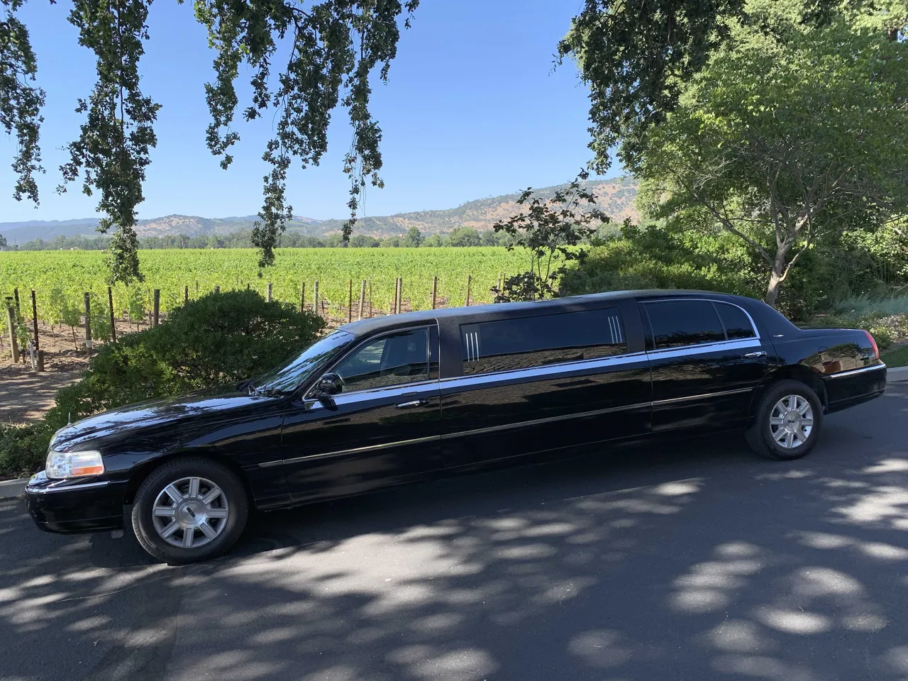 Black Lincoln Stretch Limousine for limo rental