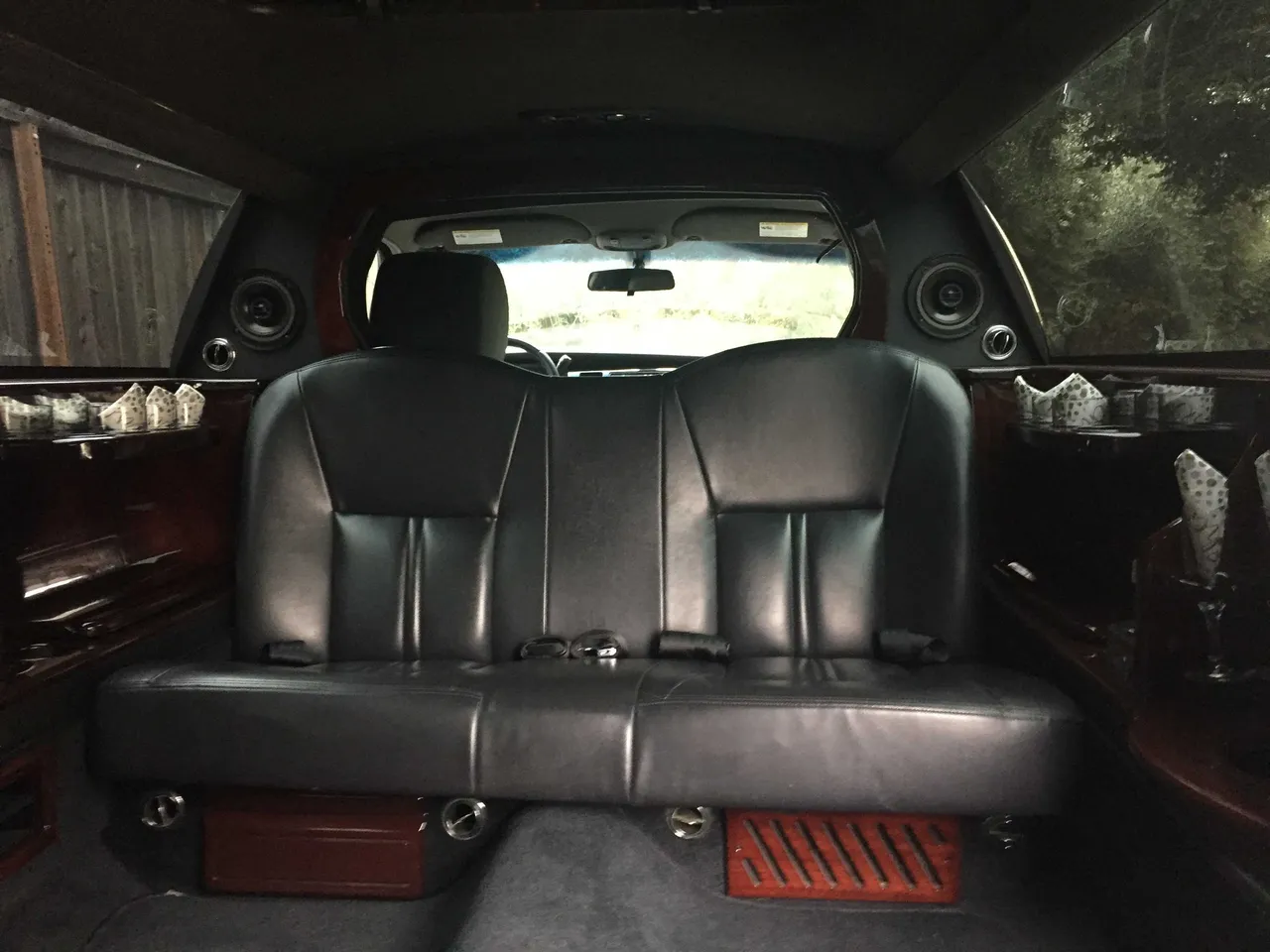 Lincoln Stretch Limousine interior for limo rental