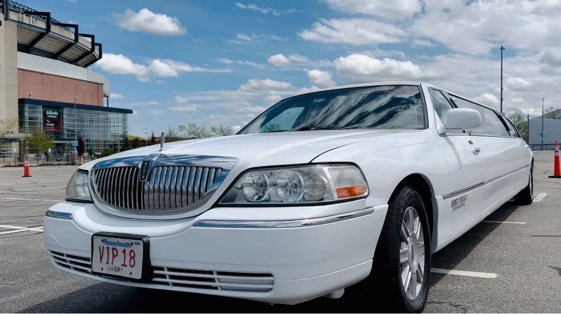 White Lincoln Town CAR Limousine #4, photo 3 for limo rental