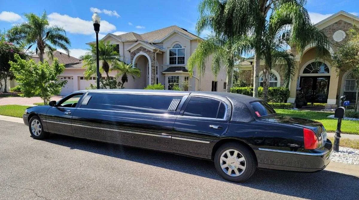 Black Lincoln Towncar Limo with tinted windows for limo rental